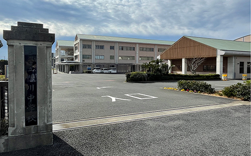 鴨川中学校