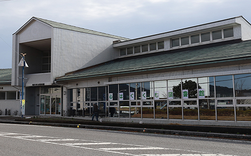 鴨川市立図書館